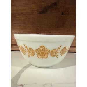 Vintage Pyrex Butterfly Gold 402 Mixing Bowl 1.5 Qt White Milk Glass Corning USA
